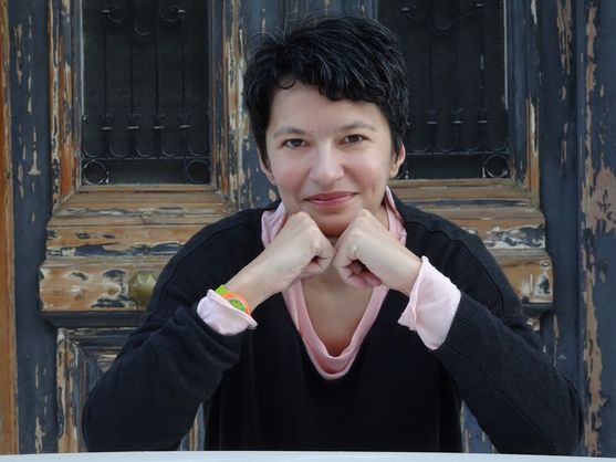 Η Ευτυχία Γιαννάκη ταξιδεύει με την «Τριλογία της Αθήνας» στη Μυτιλήνη | Βιβλιοπωλείο Book and Art.