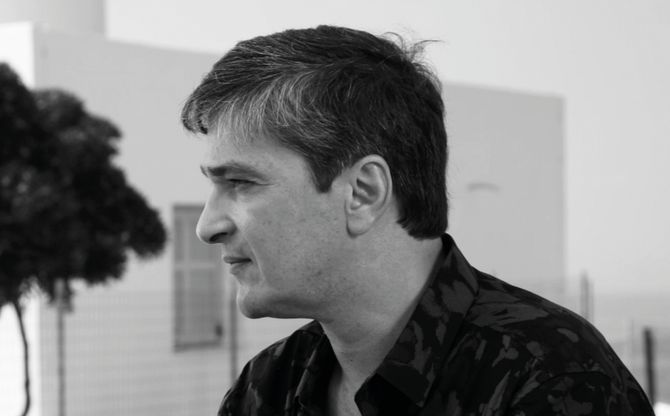 Ο Γιάννης Αντιόχου στο βιβλιοπωλείο των εκδόσεων Ίκαρος