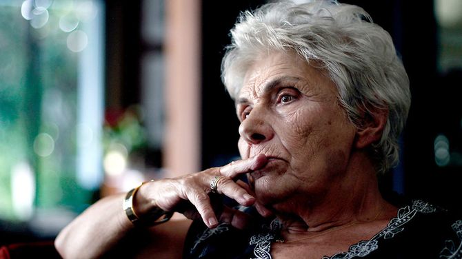 Η Κική Δημουλά στις «Συναντήσεις με συγγραφείς» στο café του ΙΑΝΟΥ.