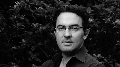 Ο Juan Gabriel Vásquez στις Λογοτεχνικές συναντήσεις του Φεστιβάλ ΛΕΑ στο σπίτι | Live streaming με τα Public